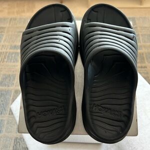 Women’s Black Hoka One One Ora Recovery Slide On Sandals size 8